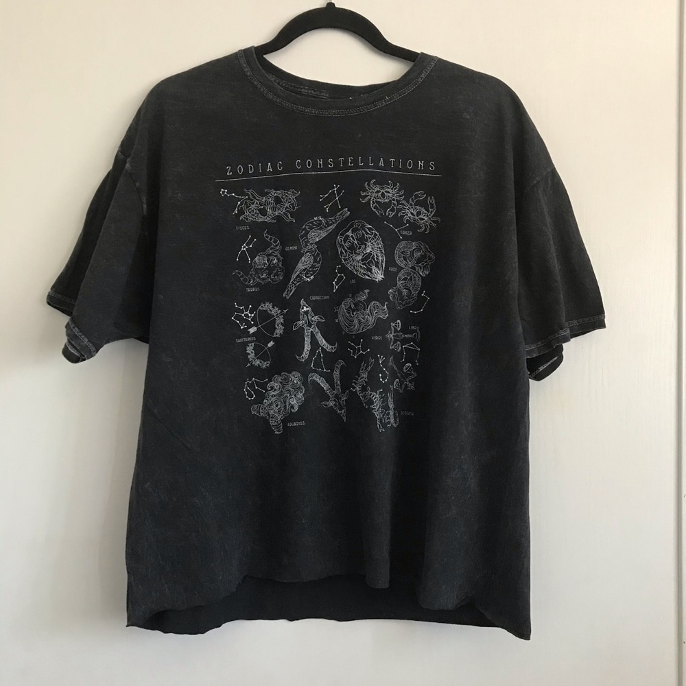 ❌SOLD❌NWOT Zodiac Signs Acid Wash Graphic Tee